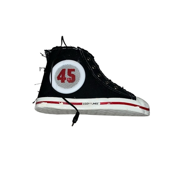 “Converse” chucks plush shoe speaker - Picture 1 of 4